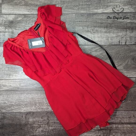 Prettylittlethings Sleeveless Plunge Mini Dress Size 6 - Picture 1 of 4